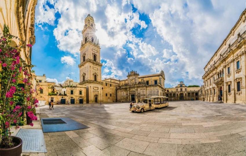 "Il Vecchio Salone" Appartamento In Pieno Centro Con Garage Privato Lecce Bagian luar foto