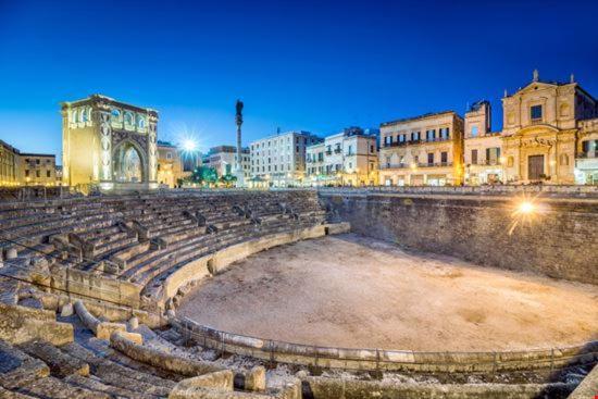 "Il Vecchio Salone" Appartamento In Pieno Centro Con Garage Privato Lecce Bagian luar foto