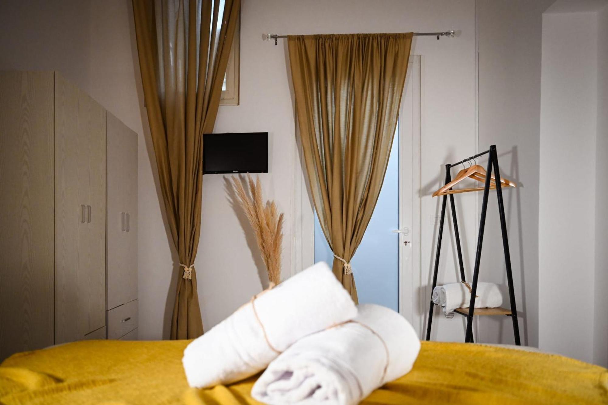 "Il Vecchio Salone" Appartamento In Pieno Centro Con Garage Privato Lecce Bagian luar foto